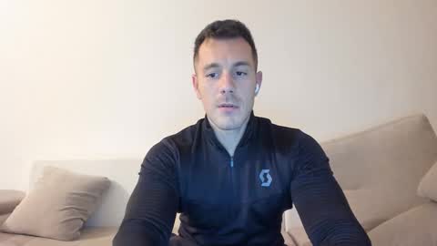 Snapshot of roberto4ever chatting on 11-13-25, 04:06 roberto4ever online show from 11-13-25, 04:06