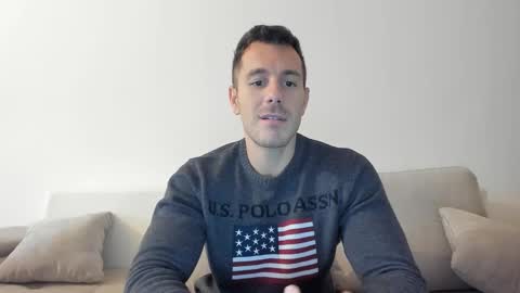 Snapshot of roberto4ever chatting on 11-19-25, 10:15 roberto4ever online show from 11-19-25, 10:15