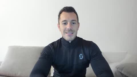 Snapshot of roberto4ever chatting on 11-22-25, 10:47 roberto4ever online show from 11-22-25, 10:47