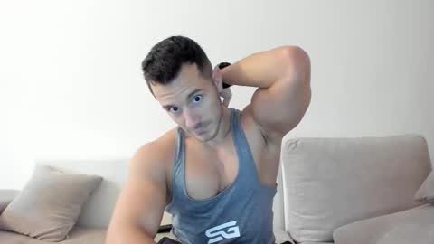 Snapshot of roberto4ever chatting on 11-29-25, 10:07 roberto4ever online show from 11-29-25, 10:07