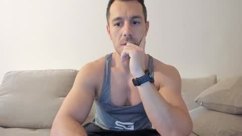 Snapshot of roberto4ever chatting on 12-05-25, 06:33 roberto4ever online show from 12-05-25, 06:33