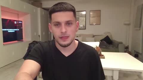 Roberto online show from 11-02-25, 04:42