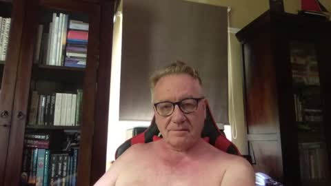 RobertTheRabbit online show from 12-30-24, 08:21