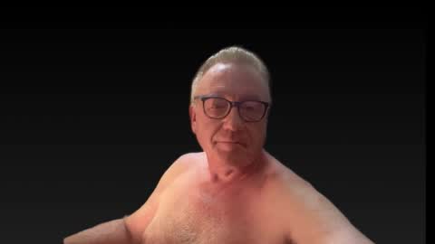 RobertTheRabbit online show from 12-17-25, 02:45