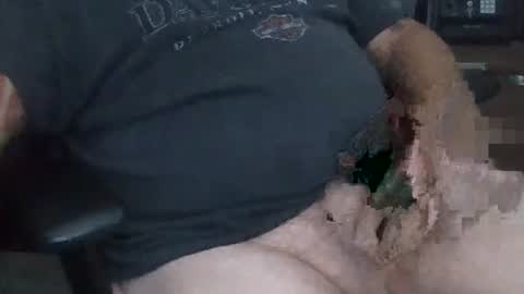 Snapshot of robglide chatting on 09-27-25, 12:43 robglide online show from 09-27-25, 12:43