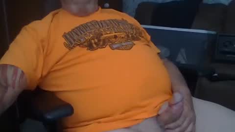 Snapshot of robglide chatting on 10-26-25, 01:28 robglide online show from 10-26-25, 01:28