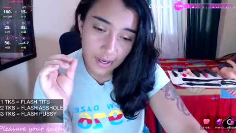 Snapshot of robin_h00t chatting on 07-11-26, 06:43 Ivanna and Robin online show from 07-11-26, 06:43