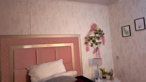 robin D online show from 11-17-25, 12:11