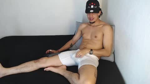Snapshot of robisson_zack chatting on 05-18-26, 04:18 Robisson Zack online show from 05-18-26, 04:18