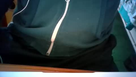 Snapshot of robjh1273 chatting on 05-18-26, 01:28 Roger online show from 05-18-26, 01:28