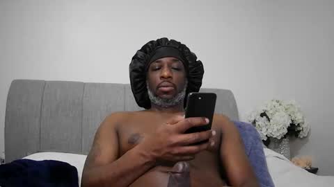 Snapshot of robo_cox chatting on 12-16-25, 03:28 BBC America online show from 12-16-25, 03:28