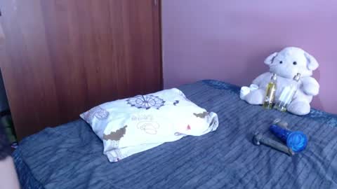 Snapshot of rochelle_xxx chatting on 07-19-26, 01:15 Rochelle online show from 07-19-26, 01:15