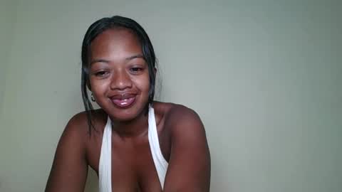 Snapshot of rochellinah chatting on 05-17-26, 10:33 rochellinah online show from 05-17-26, 10:33