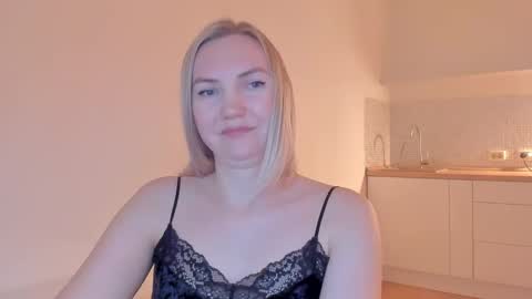 Snapshot of rock__baby chatting on 02-06-25, 01:16 rock__baby online show from 02-06-25, 01:16