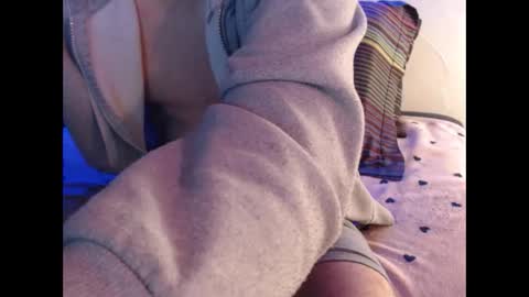 Snapshot of rocka_xx chatting on 12-27-24, 12:01 rocka xx online show from 12-27-24, 12:01