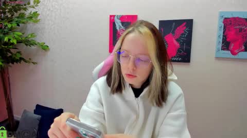 Snapshot of rockett_bunny chatting on 12-14-25, 12:38 Rockett online show from 12-14-25, 12:38