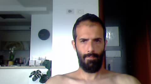 Snapshot of rockistman1 chatting on 06-11-26, 04:43 rockistman1 online show from 06-11-26, 04:43