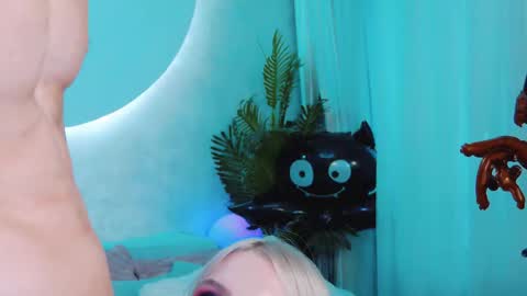 Snapshot of rockstarsgames chatting on 10-25-25, 10:34 Lina and Den online show from 10-25-25, 10:34