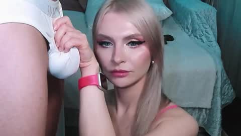 Snapshot of rockstarsgames chatting on 11-07-25, 09:31 Lina and Den online show from 11-07-25, 09:31