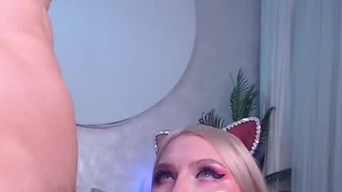 Snapshot of rockstarsgames chatting on 11-12-25, 04:57 Lina and Den online show from 11-12-25, 04:57