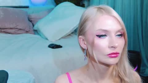 Snapshot of rockstarsgames chatting on 11-13-25, 05:28 Lina and Den online show from 11-13-25, 05:28