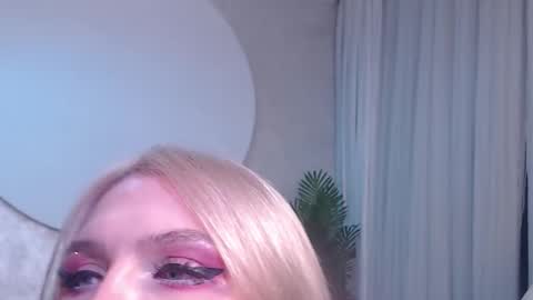 Snapshot of rockstarsgames chatting on 11-22-25, 05:17 Lina and Den online show from 11-22-25, 05:17