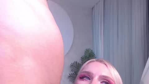 Snapshot of rockstarsgames chatting on 11-24-25, 05:51 Lina and Den online show from 11-24-25, 05:51