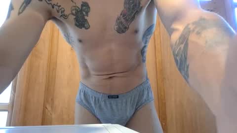 Snapshot of rockywetice chatting on 01-10-26, 11:23 Rockyice online show from 01-10-26, 11:23