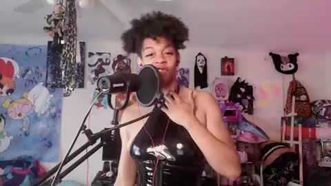 Roellii  Pinky online show from 06-17-26, 03:35