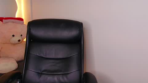Snapshot of rohanalan_ chatting on 12-27-24, 04:26 Sof online show from 12-27-24, 04:26
