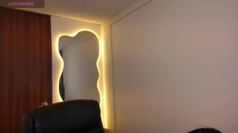Snapshot of rohanalan_ chatting on 05-19-26, 02:07 Sof online show from 05-19-26, 02:07