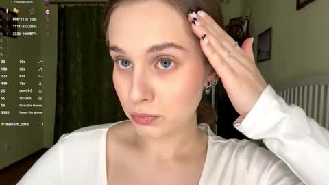 Mia online show from 12-19-25, 07:26