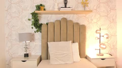 Snapshot of roma_love_ chatting on 12-19-24, 01:07 online show from 12-19-24, 01:07