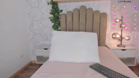 Snapshot of roma_love_ chatting on 10-04-25, 12:03 online show from 10-04-25, 12:03