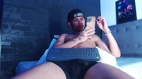 Snapshot of romancartier_ chatting on 04-30-26, 07:58 Roman Cartier online show from 04-30-26, 07:58