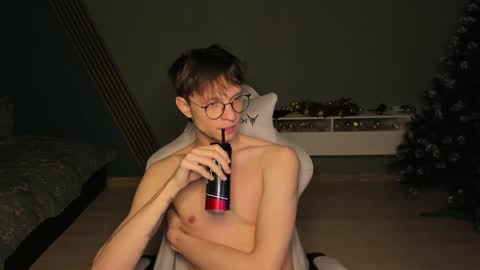 Snapshot of romeo_mercy chatting on 01-06-25, 10:13 Romeo online show from 01-06-25, 10:13