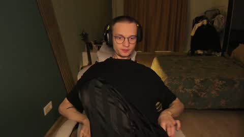 Snapshot of romeo_mercy chatting on 01-31-25, 09:26 Romeo online show from 01-31-25, 09:26