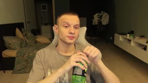 Snapshot of romeo_mercy chatting on 02-20-25, 10:59 Romeo online show from 02-20-25, 10:59