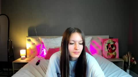 Snapshot of rosa_vaughn chatting on 05-20-26, 09:26 Viola online show from 05-20-26, 09:26
