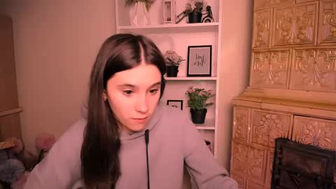 Snapshot of rosalais_ chatting on 04-28-26, 06:07 Rose online show from 04-28-26, 06:07