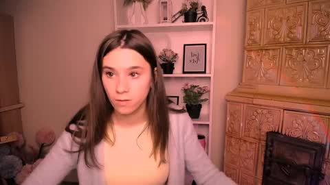 Snapshot of rosalais_ chatting on 05-08-26, 06:52 Rose online show from 05-08-26, 06:52