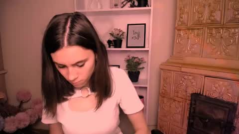 Snapshot of rosalais_ chatting on 06-06-26, 06:18 Rose online show from 06-06-26, 06:18