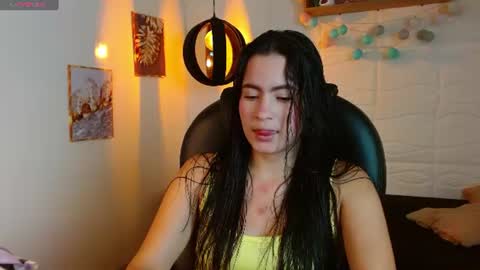 Snapshot of rosaliea chatting on 06-16-26, 04:37 R O S A L I A online show from 06-16-26, 04:37
