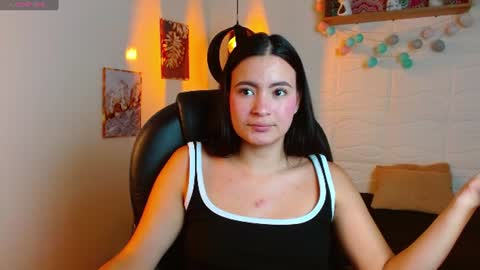 Snapshot of rosaliea chatting on 06-17-26, 05:54 R O S A L I A online show from 06-17-26, 05:54