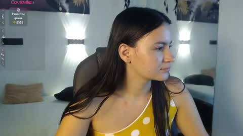 Snapshot of rosaliea chatting on 06-21-26, 01:41 R O S A L I A online show from 06-21-26, 01:41