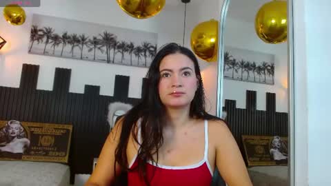 Snapshot of rosaliea chatting on 06-24-26, 04:33 R O S A L I A online show from 06-24-26, 04:33