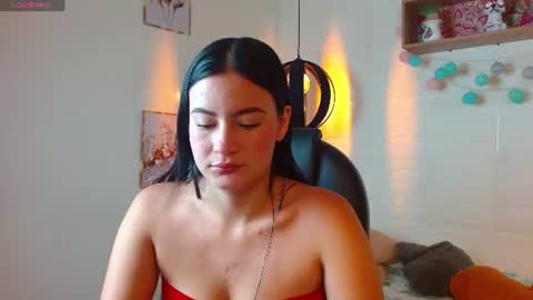 Snapshot of rosaliea chatting on 06-25-26, 04:45 R O S A L I A online show from 06-25-26, 04:45