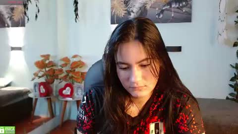 Snapshot of rosaliea chatting on 07-25-26, 04:32 R O S A L I A online show from 07-25-26, 04:32
