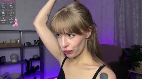 Snapshot of rosamoore chatting on 04-21-26, 03:07 RoosaMoore online show from 04-21-26, 03:07
