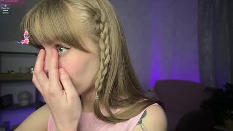 Snapshot of rosamoore chatting on 04-25-26, 02:58 RoosaMoore online show from 04-25-26, 02:58